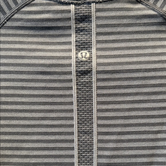 Lululemon Size 4 - Excellent Condition - Gray Striped Long Sleeve Top - Picture 3 of 7